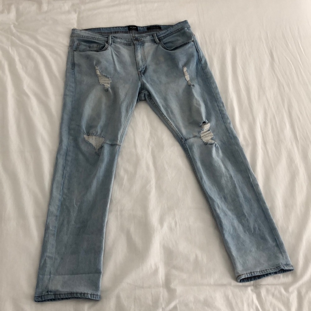 Tapered leg blue jeans!